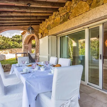Sleeps 10 With Pool And Air Con Villa