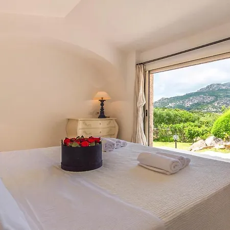 Sleeps 10 With Pool And Air Con Villa