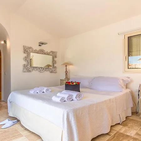 Sleeps 10 With Pool And Air Con Villa *